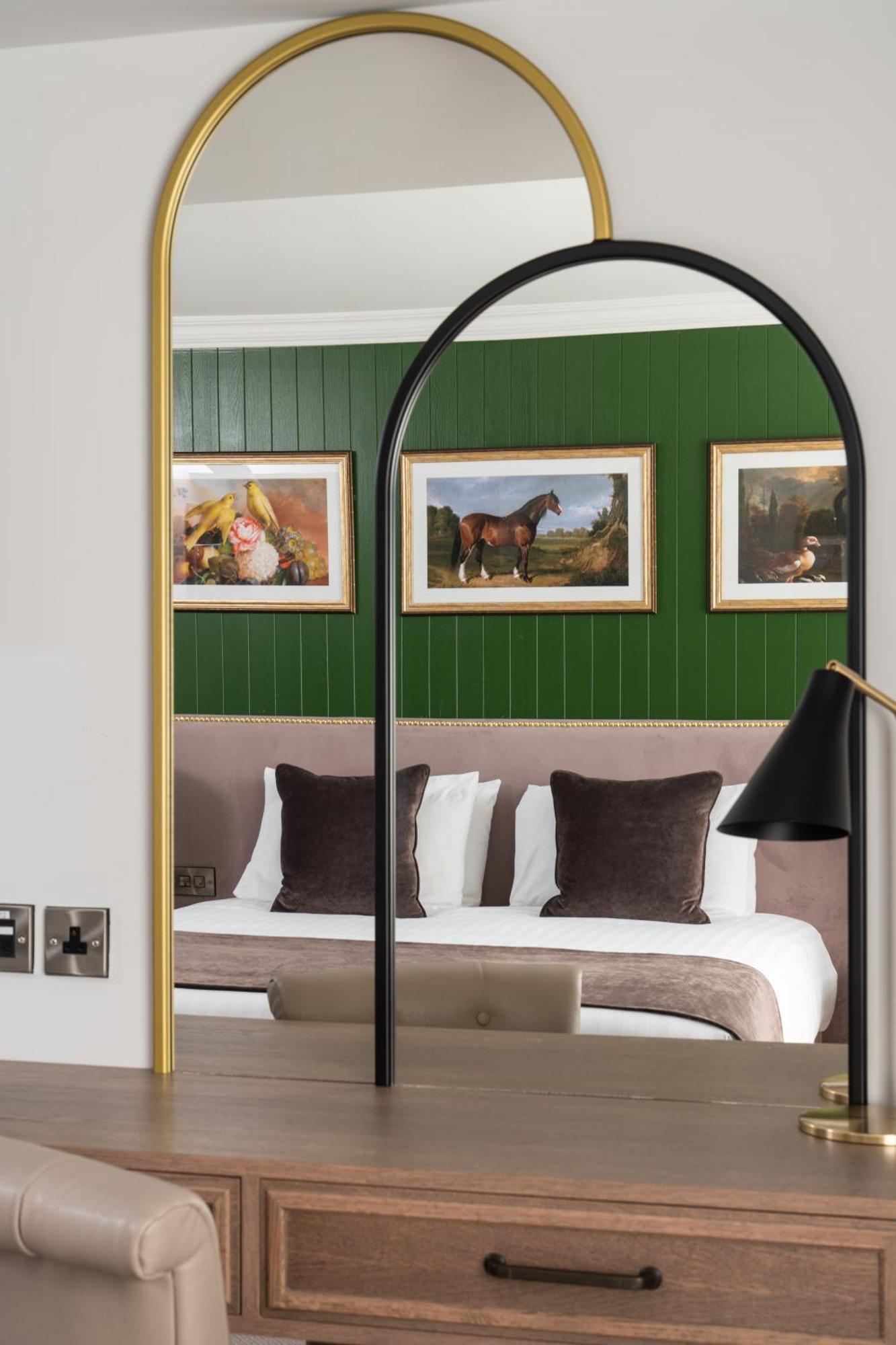 Ivanhoe Inn And Hotel Белфаст Екстериор снимка