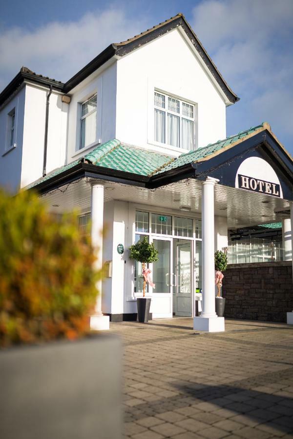Ivanhoe Inn And Hotel Белфаст Екстериор снимка